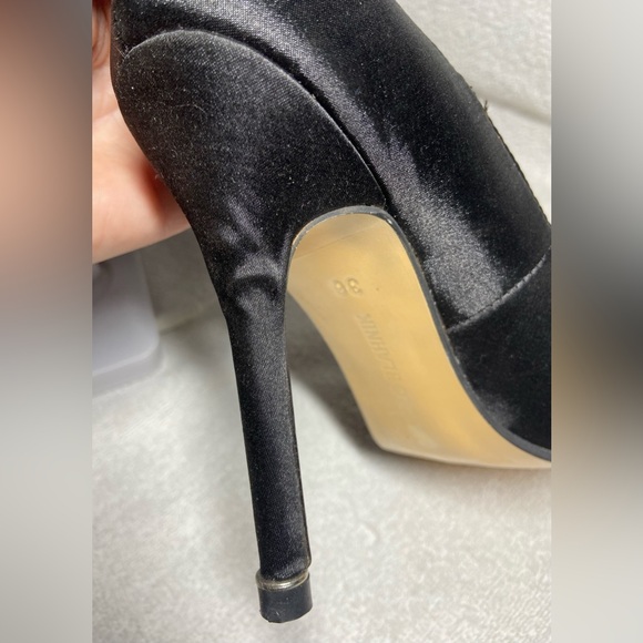 MANOLO BLAHNIK HANGISI 105 CRYSTAL BUCKLE CLASSIC BLACK SATIN PUMP SZ EU 36 - Picture 10 of 11